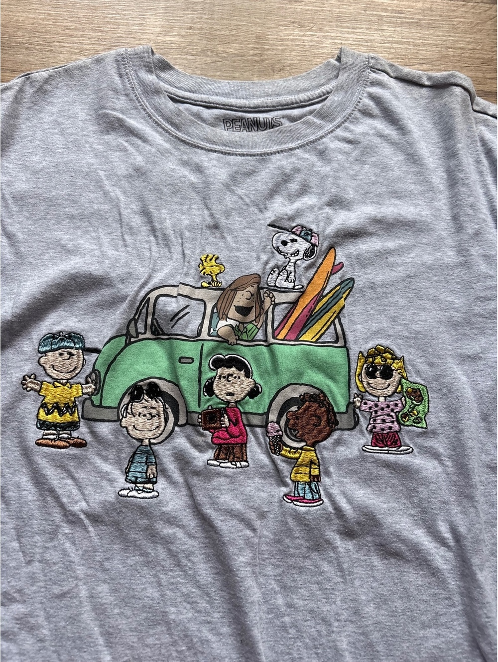 Peanuts Embroidered Graphic T-Shirt Gray Peanuts Brand XL - Picture 2 of 5